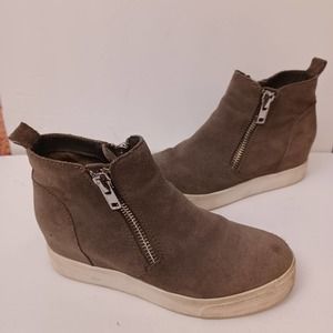 Steve Madden wedgie grey size 8.5